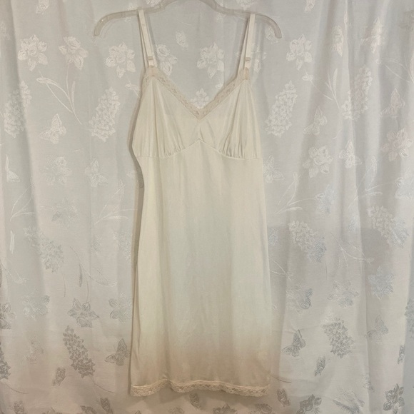 Other - VINTAGE Ivory Lace Trim Full Slip Size 38 Neutral Color Adjustable straps